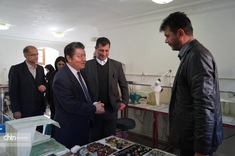 بازدید سرکنسول ترکیه در ارومیه از مدرسه هدایت