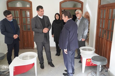 بازدید سرکنسول ترکیه در ارومیه از مدرسه هدایت