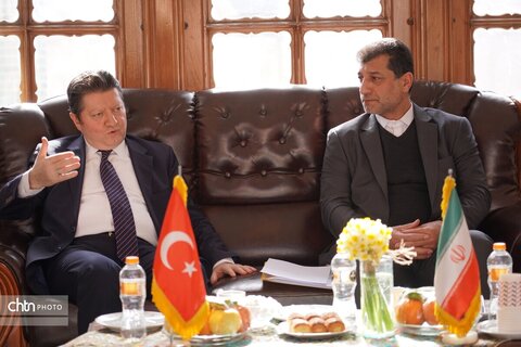 بازدید سرکنسول ترکیه در ارومیه از مدرسه هدایت