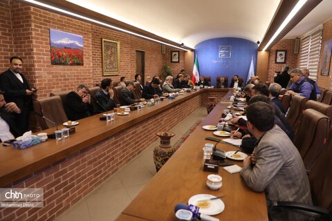 نشست وزیر میراث فرهنگی با اعضای مجمع نمایندگان استان اردبیل