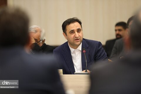 نشست صمیمی وزیر میراث فرهنگی با فعالان حوزه میراث فرهنگی،گردشگری و صنایع دستی اردبیل