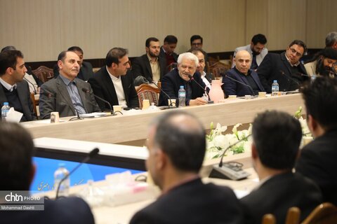 نشست صمیمی وزیر میراث فرهنگی با فعالان حوزه میراث فرهنگی،گردشگری و صنایع دستی اردبیل