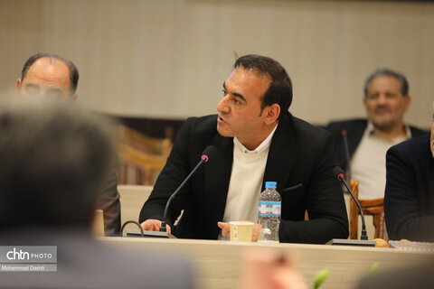 نشست صمیمی وزیر میراث فرهنگی با فعالان حوزه میراث فرهنگی،گردشگری و صنایع دستی اردبیل