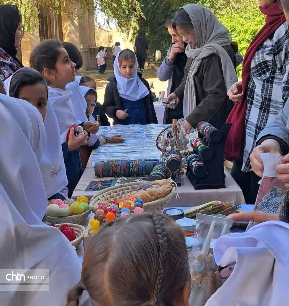 عمارت صمیمی رامهرمز میزبان جشن رنگ و طعم دهه فجر