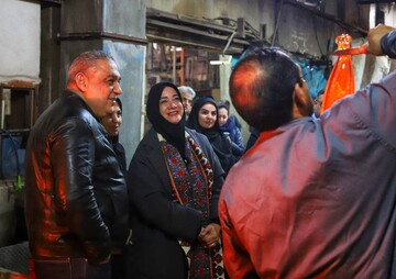 بازدید معاون صنایع‌دستی و هنرهای سنتی کشور از کارگاه شیشه‌گری سنتی در قزوین/ بررسی و رفع چالش‌های حوزه آبگینه