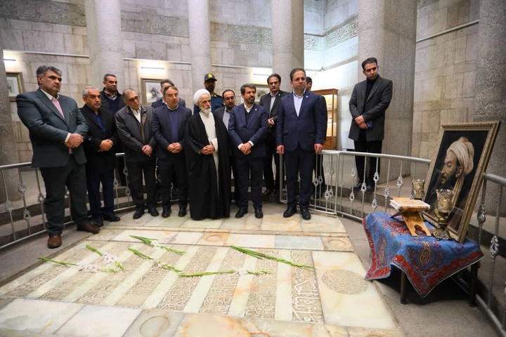 ادای احترام معاون حقوقی رئیس جمهوری به مقام ابوعلی سینا