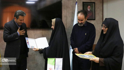 تجلیل از بانوان هنرمند صنایع دستی قم