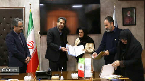 تجلیل از بانوان هنرمند صنایع دستی قم