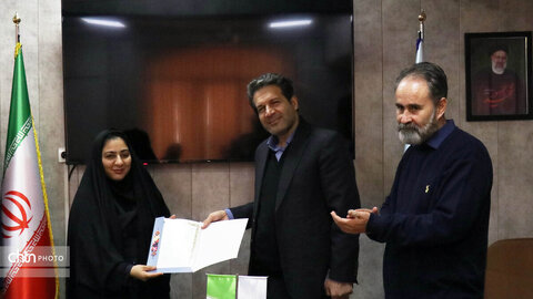 تجلیل از بانوان هنرمند صنایع دستی قم