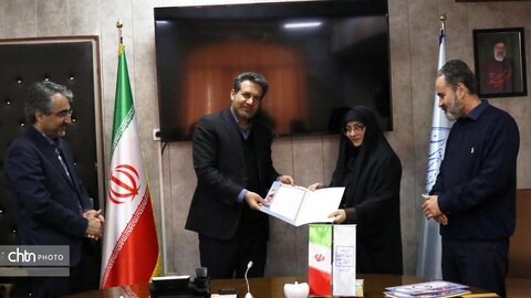 تجلیل از بانوان هنرمند صنایع دستی قم