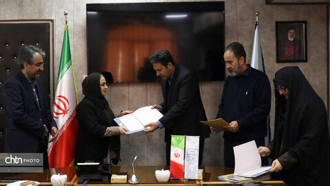 تجلیل از بانوان هنرمند صنایع دستی قم