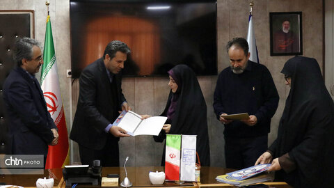 تجلیل از بانوان هنرمند صنایع دستی قم