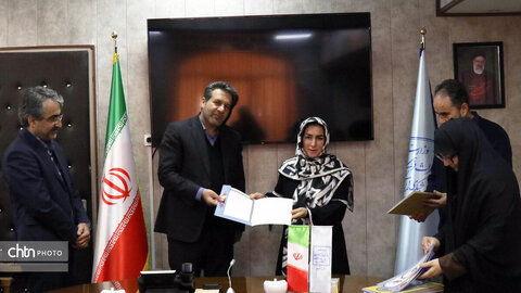 تجلیل از بانوان هنرمند صنایع دستی قم