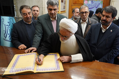 ادای احترام معاون حقوقی رئیس جمهوری به مقام ابوعلی سینا