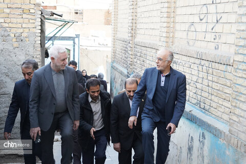 مدیرعامل صندوق توسعه و احیای بناهای تاریخی و فرهنگی از قلب تاریخی نهاوند بازدید کرد.