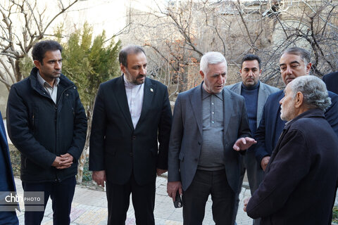 مدیرعامل صندوق توسعه و احیای بناهای تاریخی و فرهنگی از قلب تاریخی نهاوند بازدید کرد.