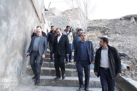 مدیرعامل صندوق توسعه و احیای بناهای تاریخی و فرهنگی از قلب تاریخی نهاوند بازدید کرد.