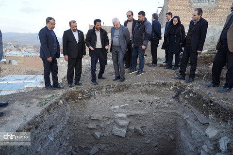 مدیرعامل صندوق توسعه و احیای بناهای تاریخی و فرهنگی از قلب تاریخی نهاوند بازدید کرد.