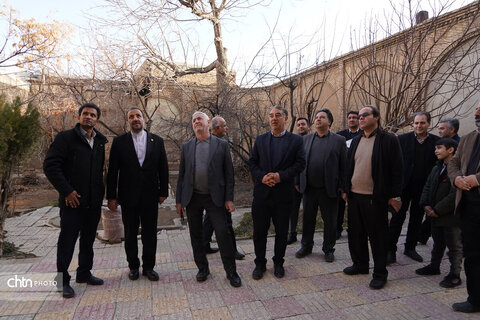 مدیرعامل صندوق توسعه و احیای بناهای تاریخی و فرهنگی از قلب تاریخی نهاوند بازدید کرد.