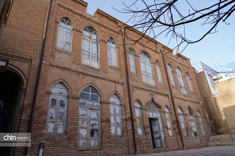 مدیرعامل صندوق توسعه و احیای بناهای تاریخی و فرهنگی از قلب تاریخی نهاوند بازدید کرد.