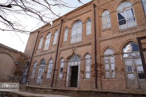 مدیرعامل صندوق توسعه و احیای بناهای تاریخی و فرهنگی از قلب تاریخی نهاوند بازدید کرد.