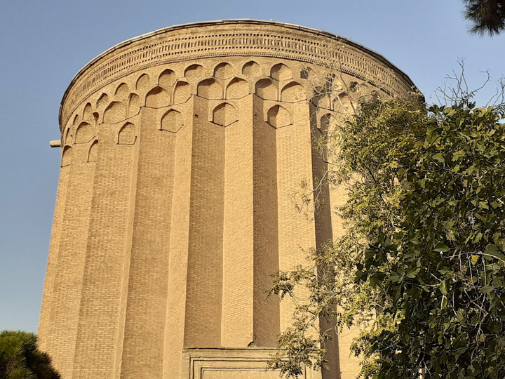 گشت و گذار در برج طغرل شهر ری تهران