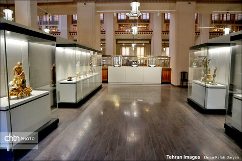 موزه بانک ملی ایران یکی از جاذبه‌های گردشگری تهران در خیابان فردوسی