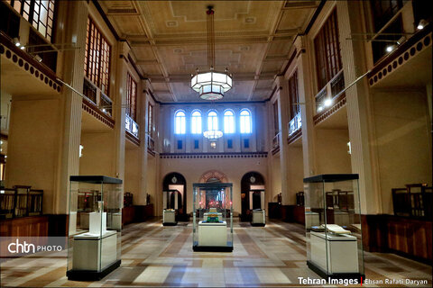 موزه بانک ملی ایران یکی از جاذبه‌های گردشگری تهران در خیابان فردوسی