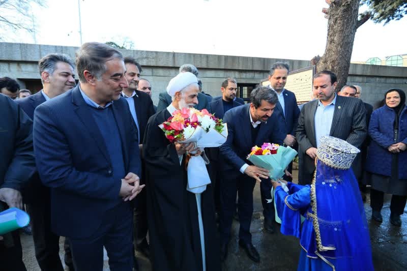 ادای احترام معاون حقوقی رئیس جمهوری به مقام ابوعلی سینا