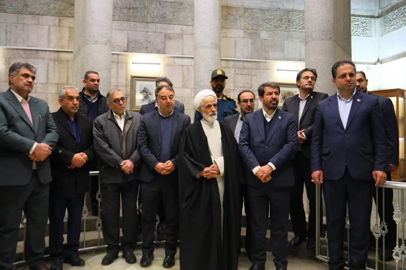 ادای احترام معاون حقوقی رئیس جمهوری به مقام ابوعلی سینا