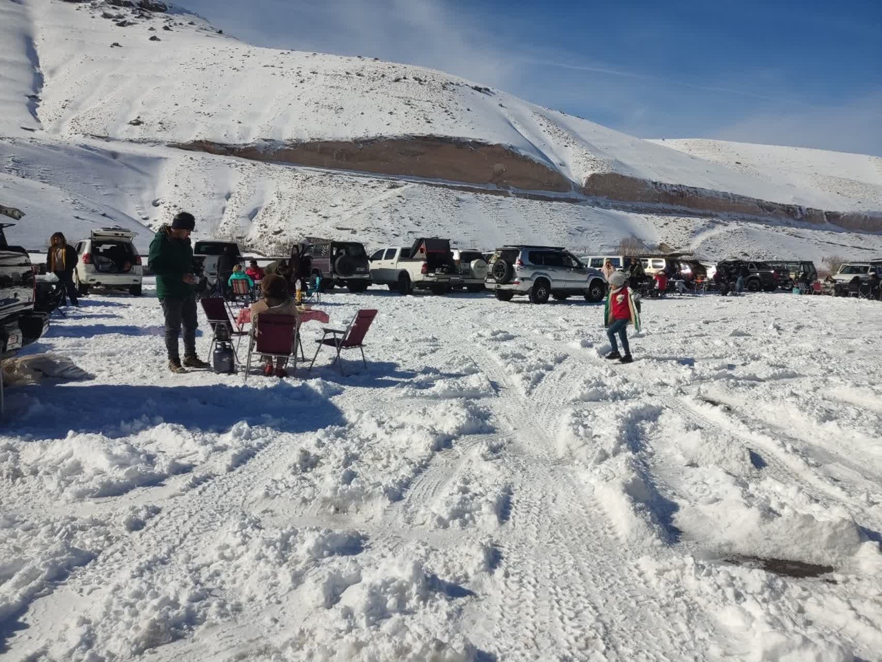 آیین اختتامیه نهمین دوره تور ملی والیبال برفی ایران در کندوان برگزار شد/ عجبشیر بر بام والیبال برفی کشور ایستاد/ همنشینی ورزش ملی و آیینهای بومی در روستای جهانی