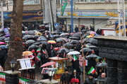 راهپیمایی ۲۲ بهمن ارومیه در یک روز بارانی