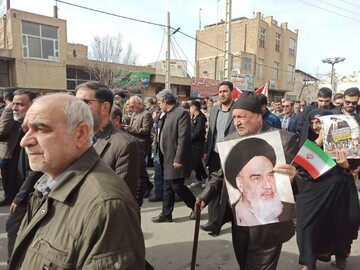 حضور رئیس و کارکنان اداره میراث‌فرهنگی، گردشگری و صنایع‌دستی پیشوا در راهپیمایی یوم‌الله ۲۲ بهمن