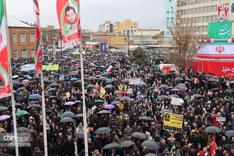 راهپیمایی ۲۲ بهمن ارومیه در یک روز بارانی