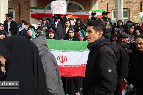 راهپیمایی ۲۲ بهمن ارومیه در یک روز بارانی