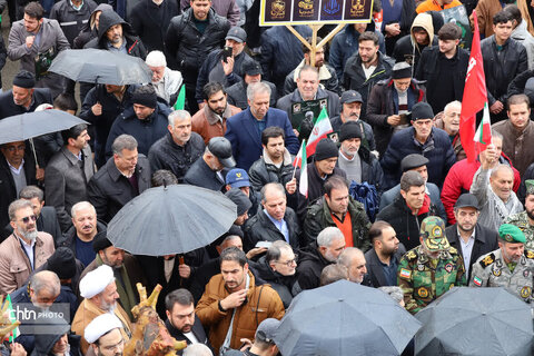 راهپیمایی ۲۲ بهمن ارومیه در یک روز بارانی