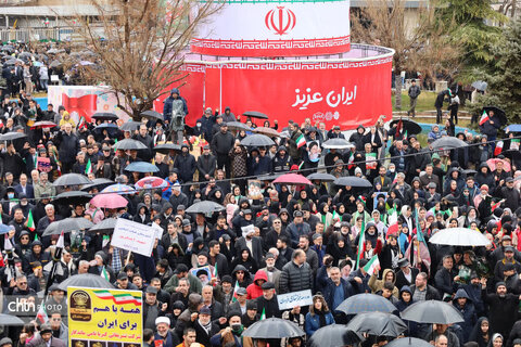 راهپیمایی ۲۲ بهمن ارومیه در یک روز بارانی