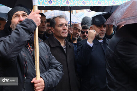 راهپیمایی ۲۲ بهمن ارومیه در یک روز بارانی