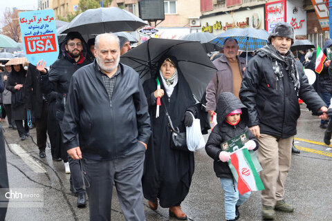 راهپیمایی ۲۲ بهمن ارومیه در یک روز بارانی