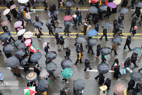 راهپیمایی ۲۲ بهمن ارومیه در یک روز بارانی
