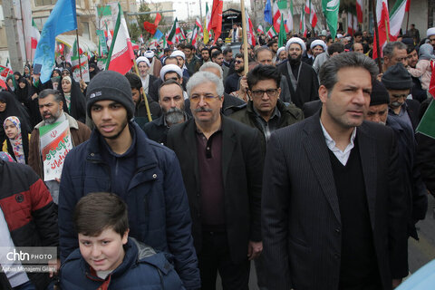 راهپیمایی پرشور مردم قم در روز 22 بهمن