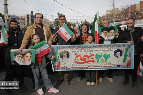 راهپیمایی پرشور مردم قم در روز 22 بهمن