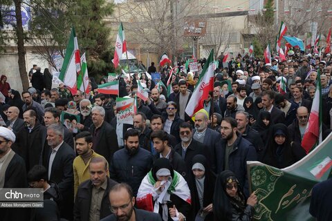 راهپیمایی پرشور مردم قم در روز 22 بهمن