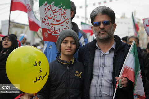 راهپیمایی پرشور مردم قم در روز 22 بهمن