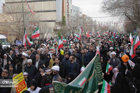 راهپیمایی پرشور مردم قم در روز 22 بهمن