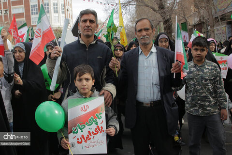 راهپیمایی پرشور مردم قم در روز 22 بهمن