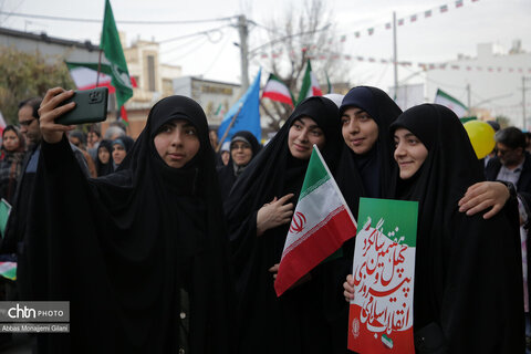 راهپیمایی پرشور مردم قم در روز 22 بهمن