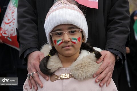 راهپیمایی پرشور مردم قم در روز 22 بهمن