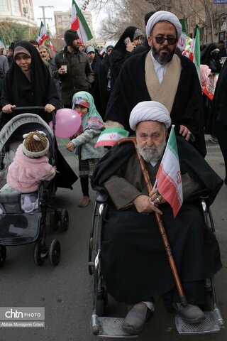 راهپیمایی پرشور مردم قم در روز 22 بهمن