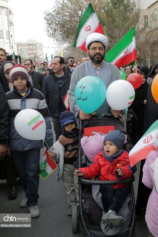 راهپیمایی پرشور مردم قم در روز 22 بهمن